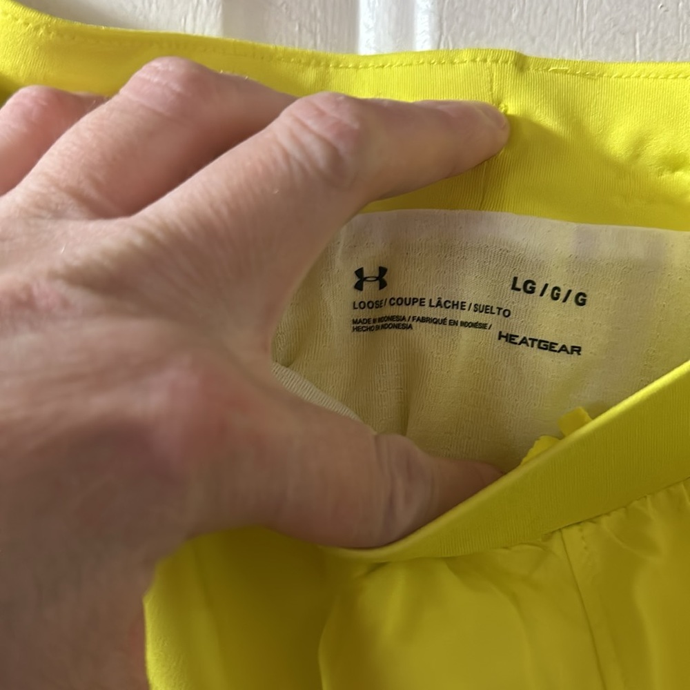 UNDER ARMOUR FLY BY 2.0 RUNNING SHORTS: YELLOW: NEW WITH TAGS: SIZE LARGE - Picture 4 of 5